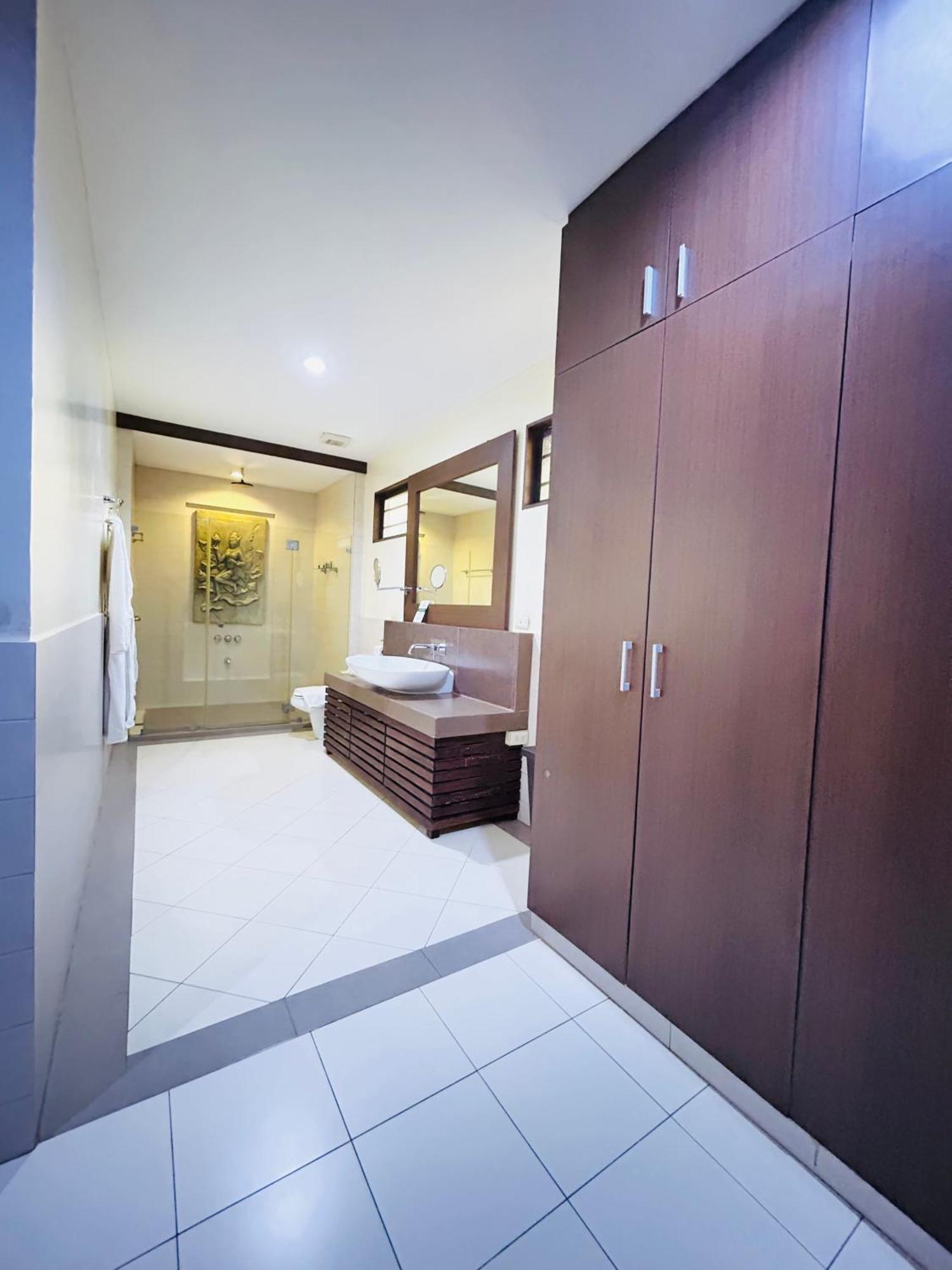 OYO 237 Sheridan Boutique Resort Oton Extérieur photo