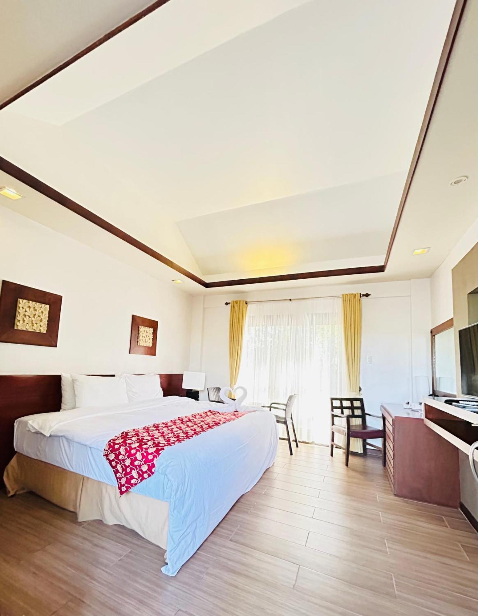OYO 237 Sheridan Boutique Resort Oton Extérieur photo