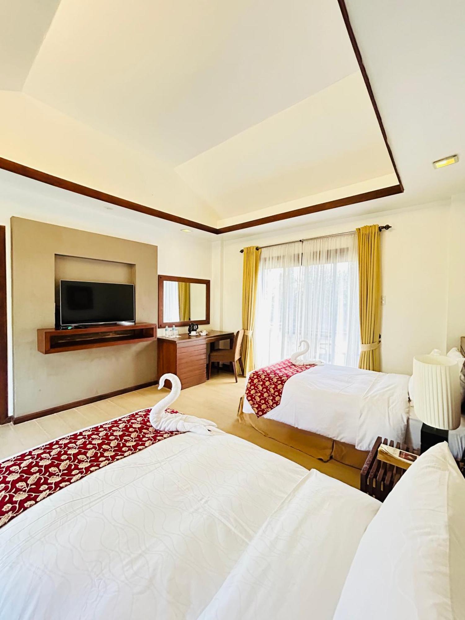 OYO 237 Sheridan Boutique Resort Oton Extérieur photo