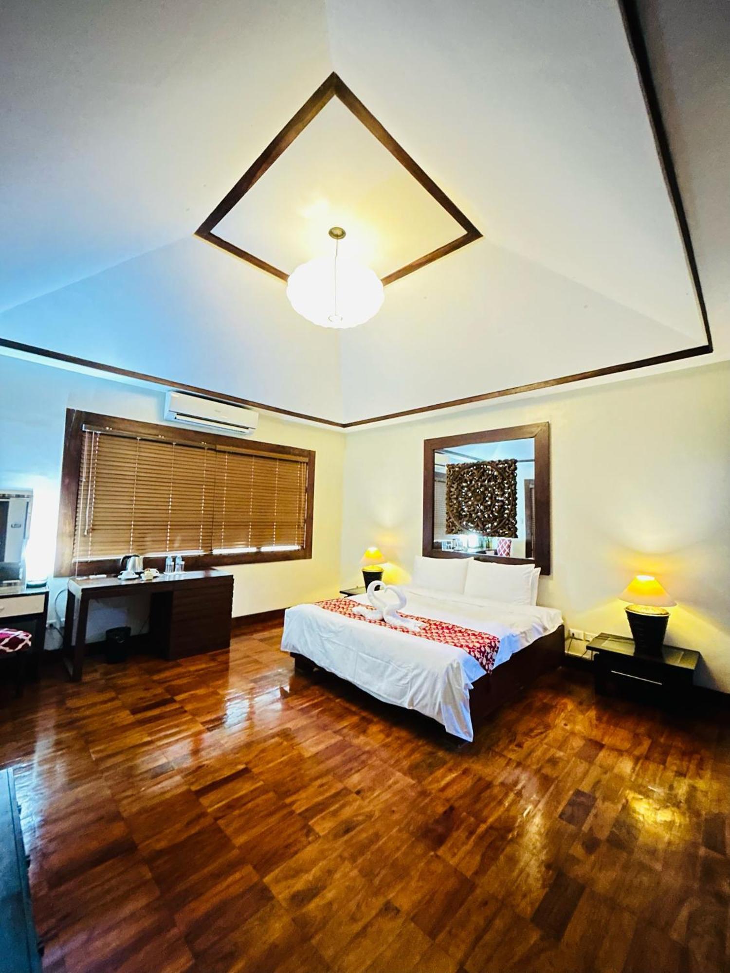 OYO 237 Sheridan Boutique Resort Oton Extérieur photo