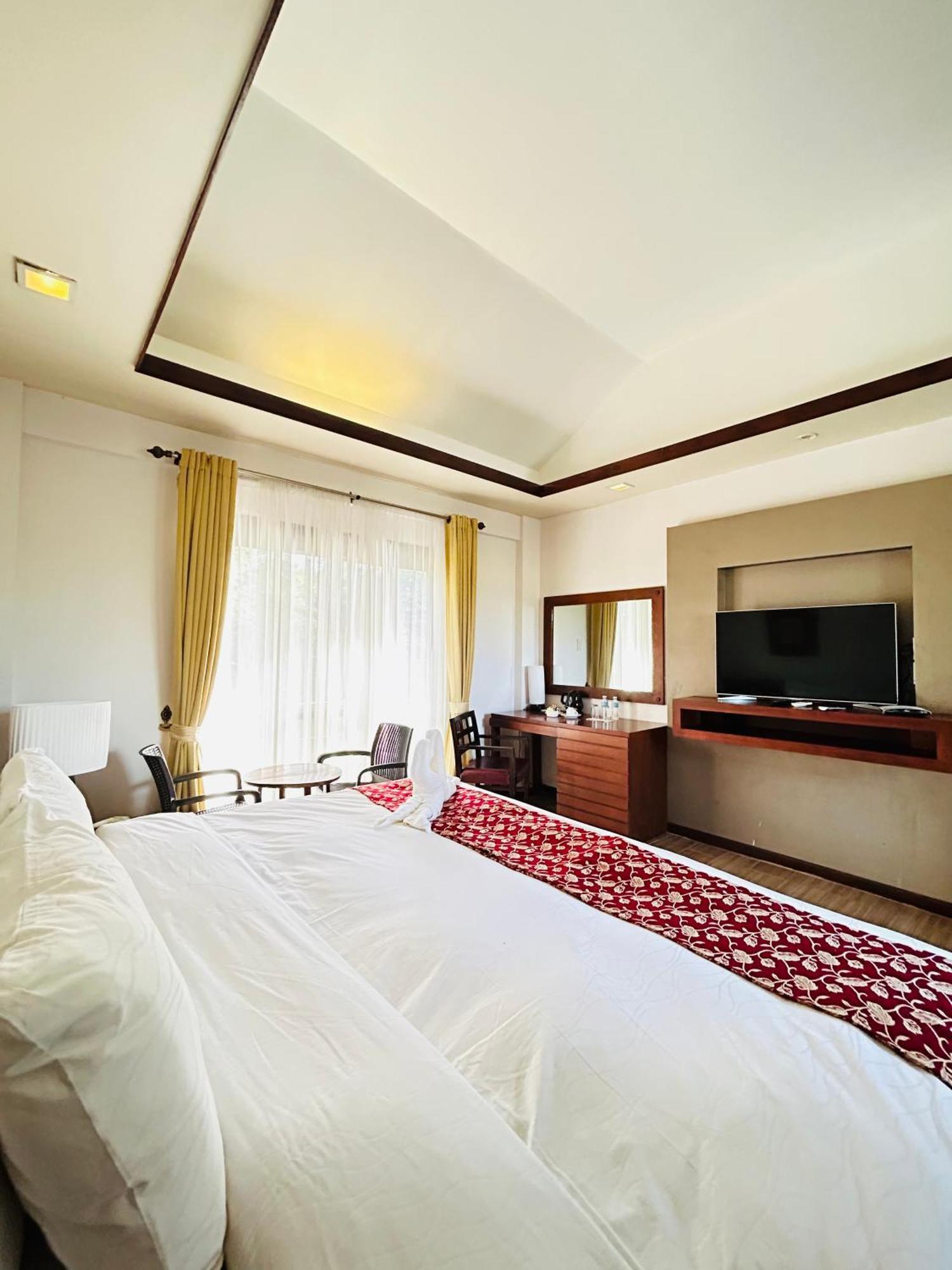 OYO 237 Sheridan Boutique Resort Oton Extérieur photo