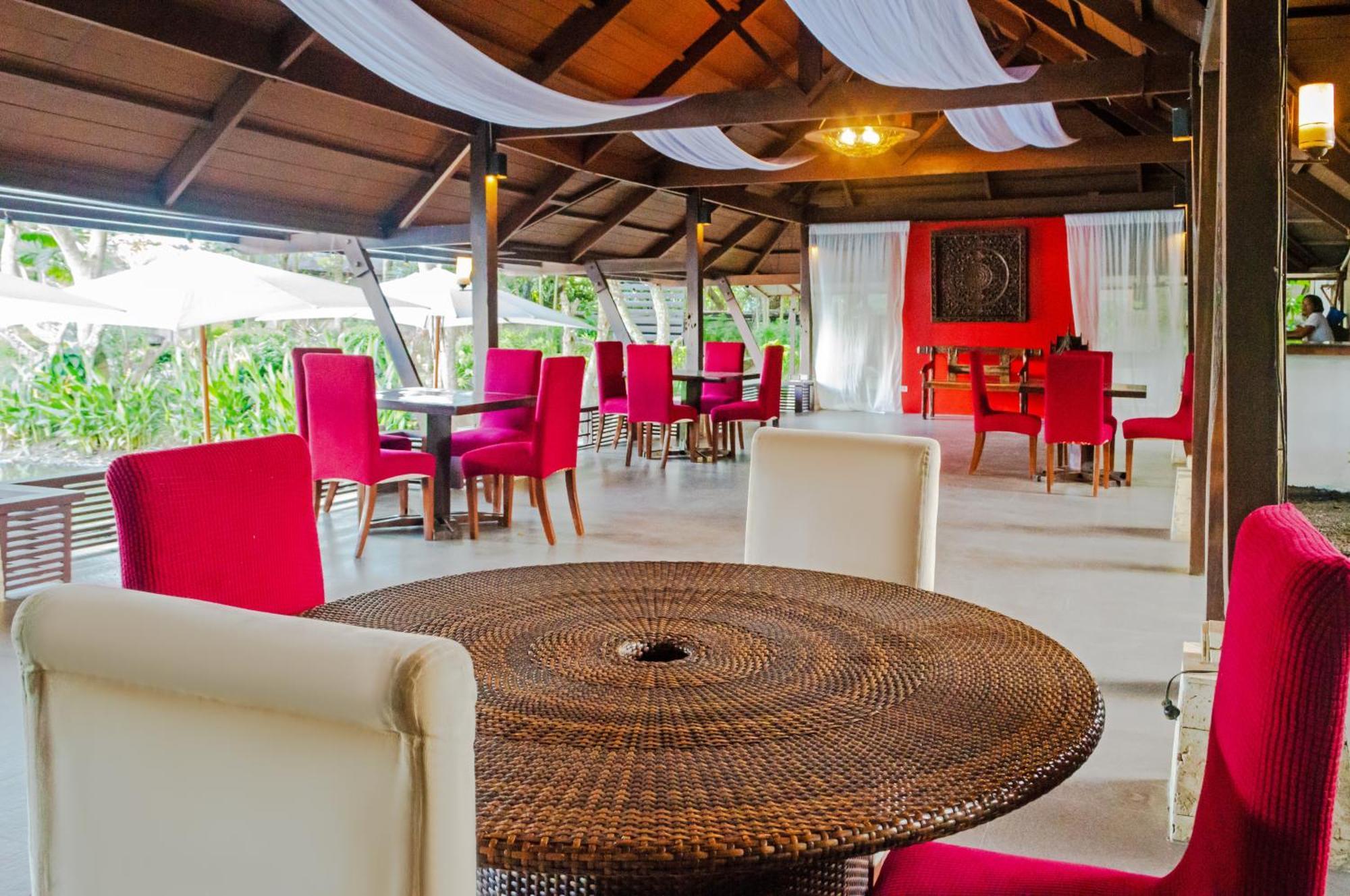 OYO 237 Sheridan Boutique Resort Oton Extérieur photo