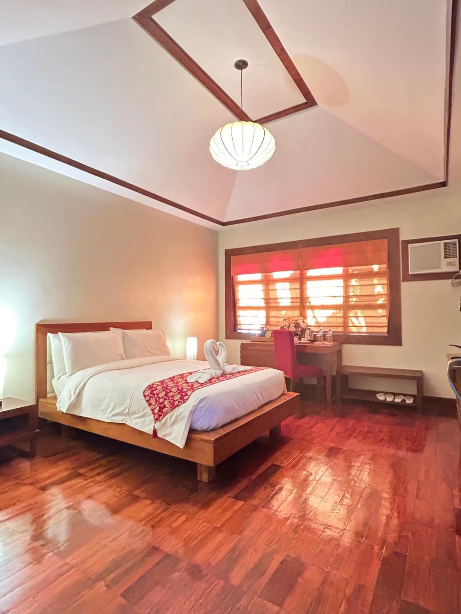 OYO 237 Sheridan Boutique Resort Oton Extérieur photo