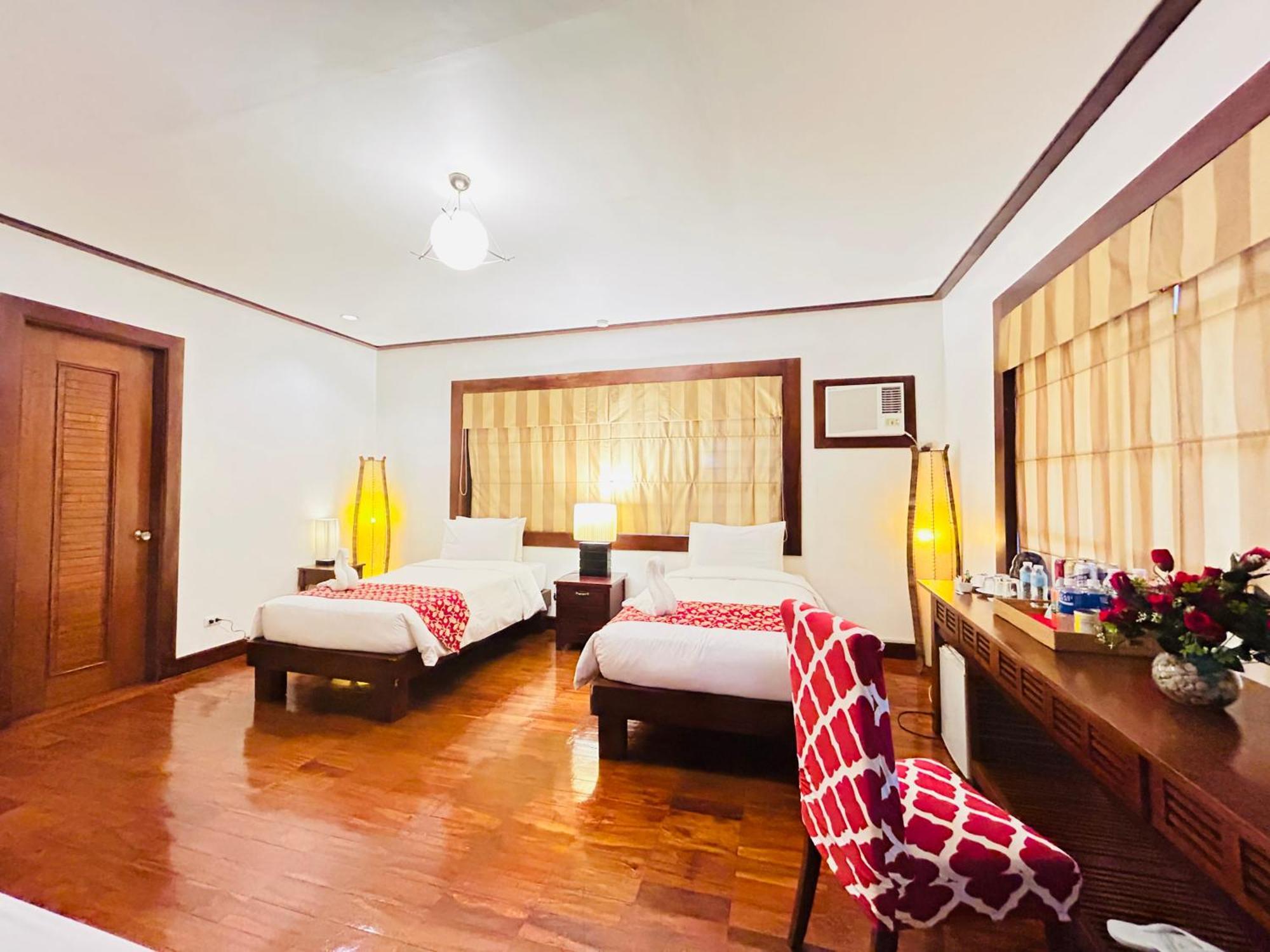 OYO 237 Sheridan Boutique Resort Oton Extérieur photo