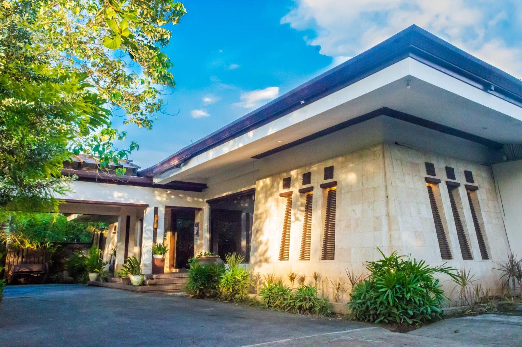OYO 237 Sheridan Boutique Resort Oton Extérieur photo