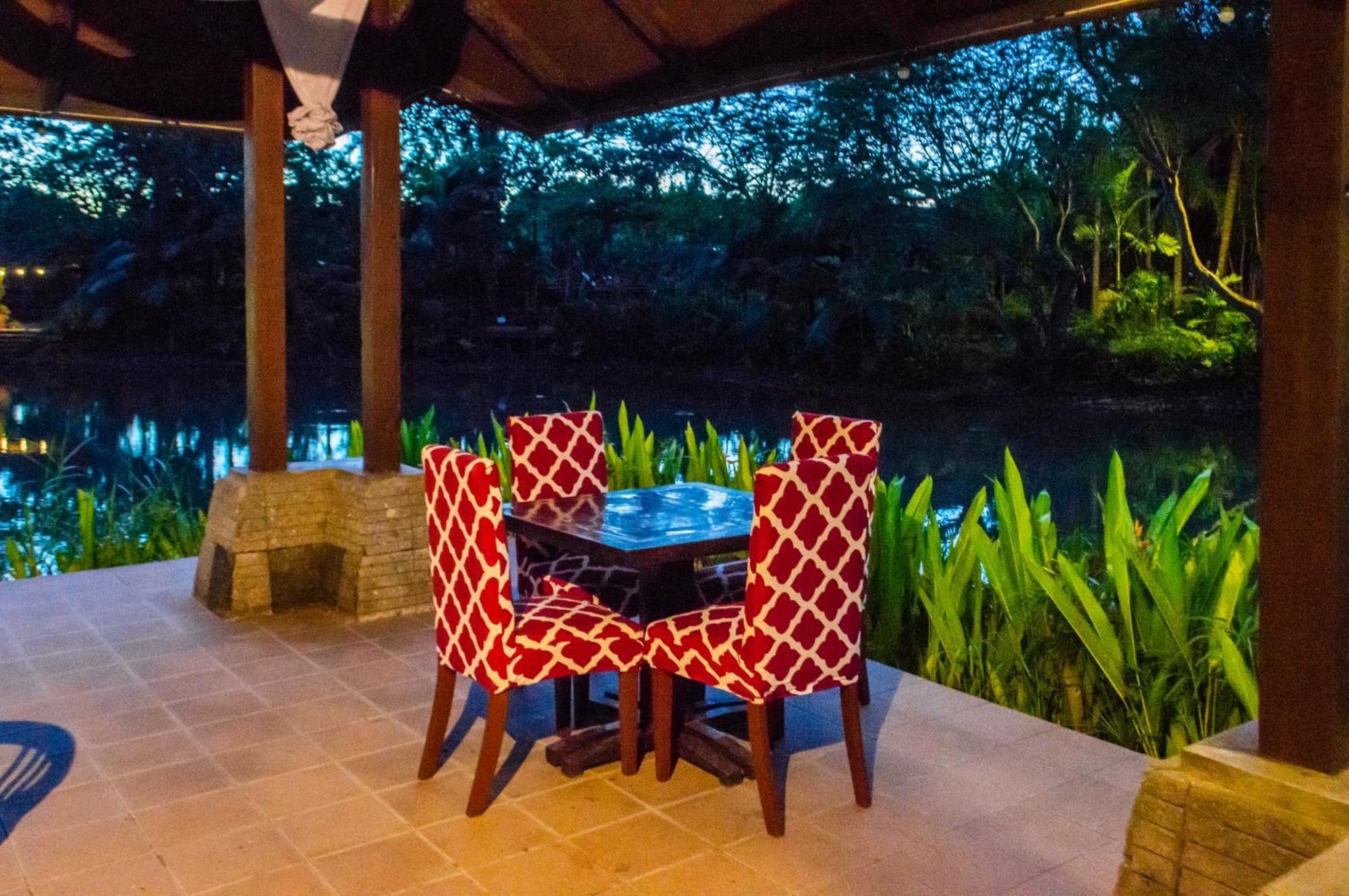 OYO 237 Sheridan Boutique Resort Oton Extérieur photo